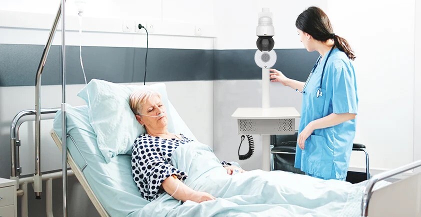 CC-0013-01_Mov-itTelesitterCart_Hospital Nurse and Patient (1)